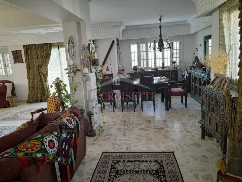 Villa S+5 avec piscine à Gammarth 